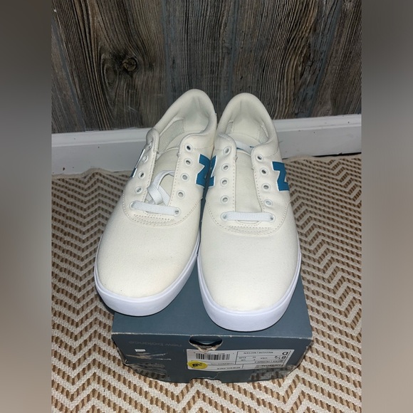 New balance off white with turquoise blue detailing new in box size 8.5 men’s - Picture 2 of 6